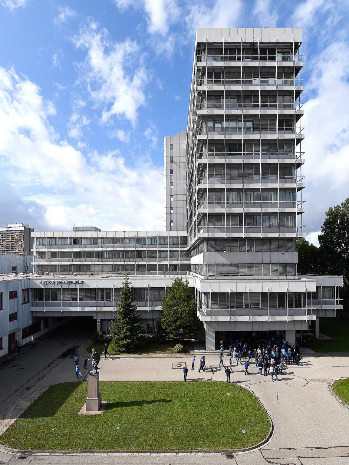 Das Verlagsgebäude der AZ in Augsburg Lechhausen. PDV Mediengruppe Presse-Druck Gebäude Redaktion Verlag